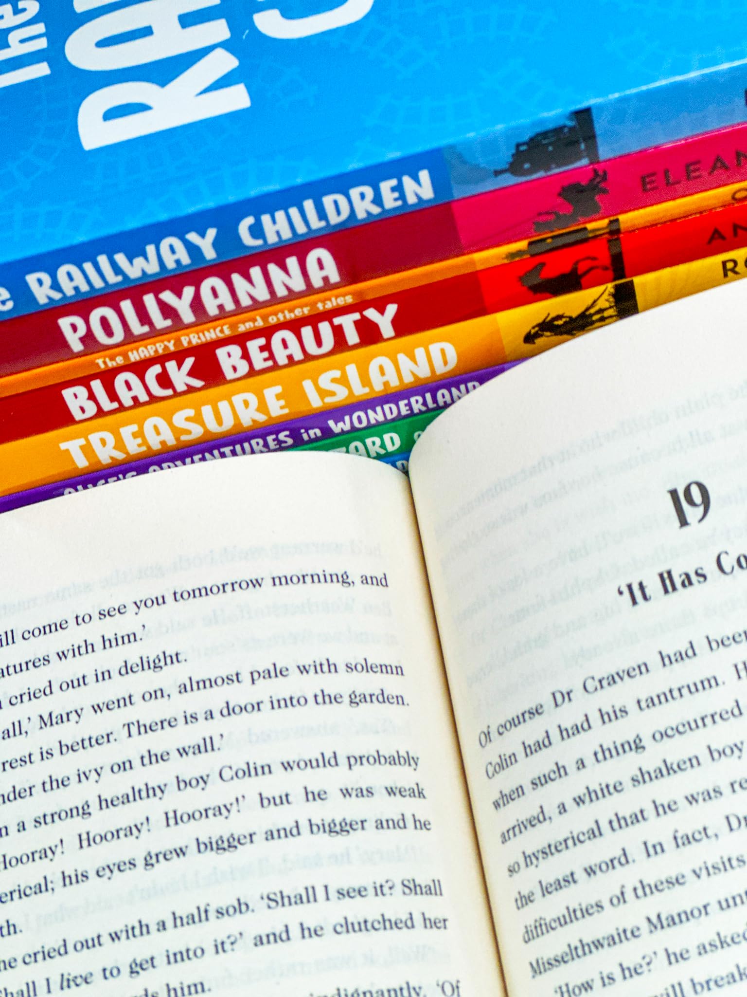 Back cover and spines of the Andersen Press Children's Classics 10 Books Collection Set for ages 7-9 paperback
