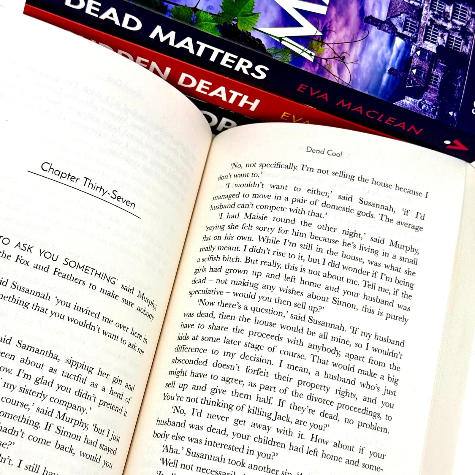 Dead Drop paperback front cover - Detective Miranda Murphy series by Eva Maclean
